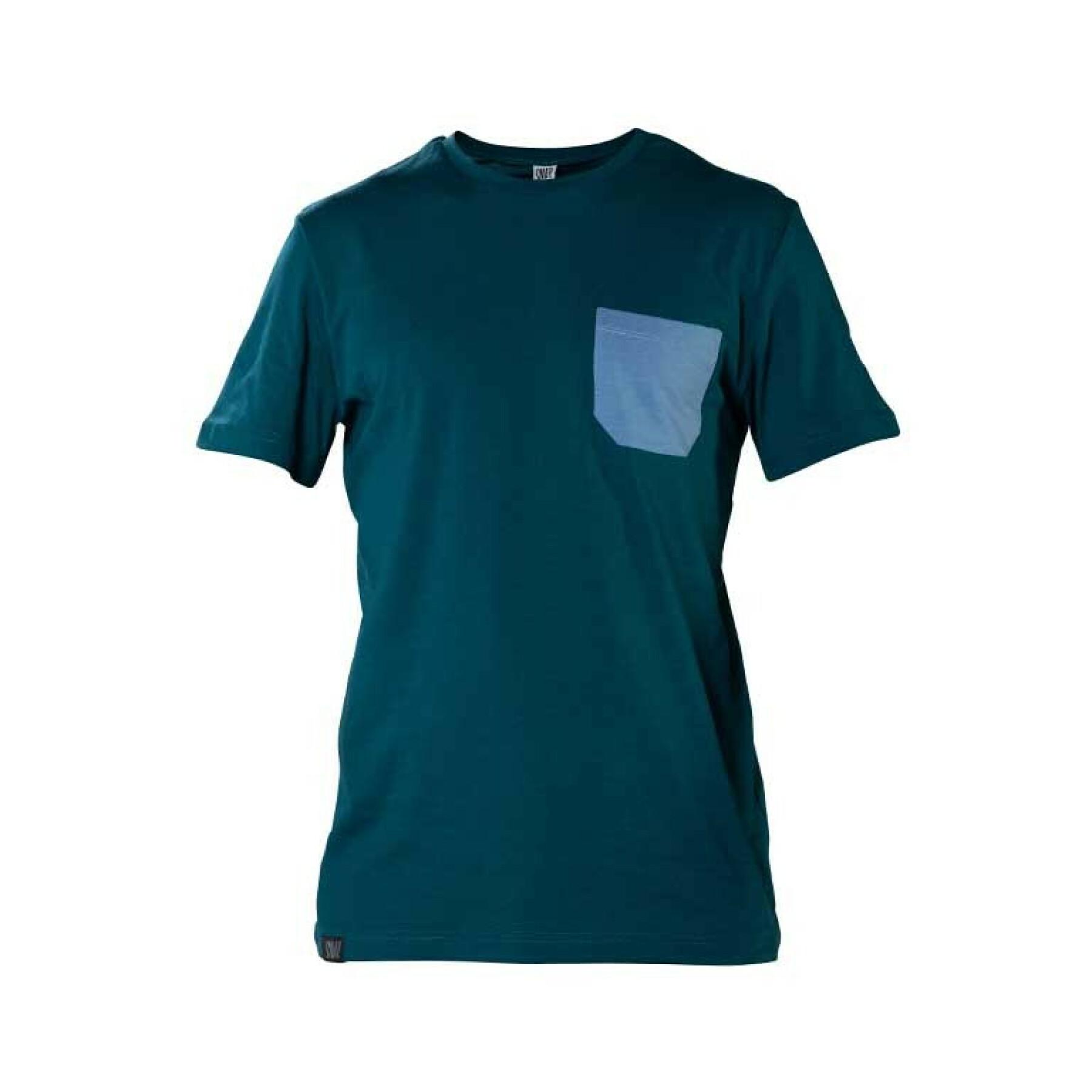 T-shirt con tasca monocromatica Snap Climbing